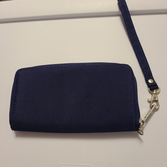 EUC Travelon RFID Travel navy wallet/wristlet - Picture 6 of 10